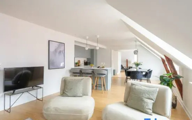 Leaves 6 - 2 Bdr Apt with Shared Roof Terrace