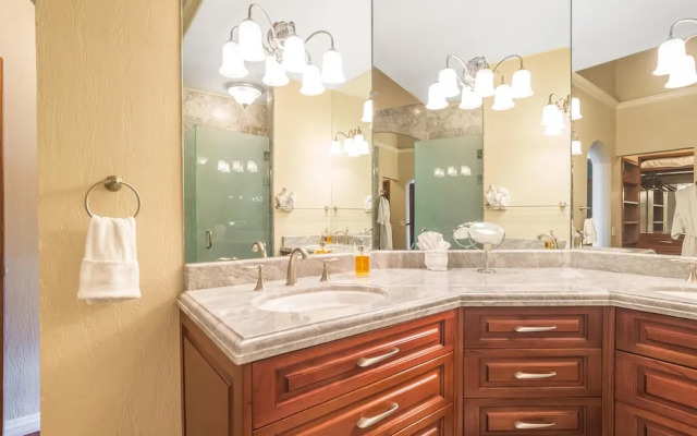Luxury 2BD Villa on Flamingo Beach With All Bells and Whistles