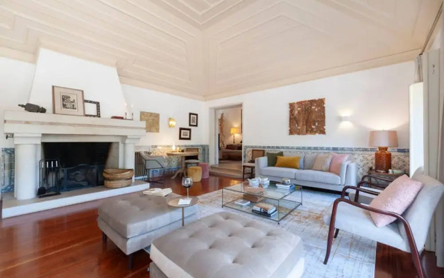 Manor House in Azeit o