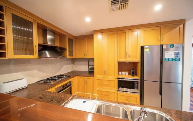 Cozy Home with fireplace 5mins to beach