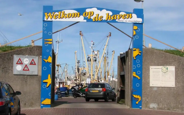 Bed & Kitchen Den Oever