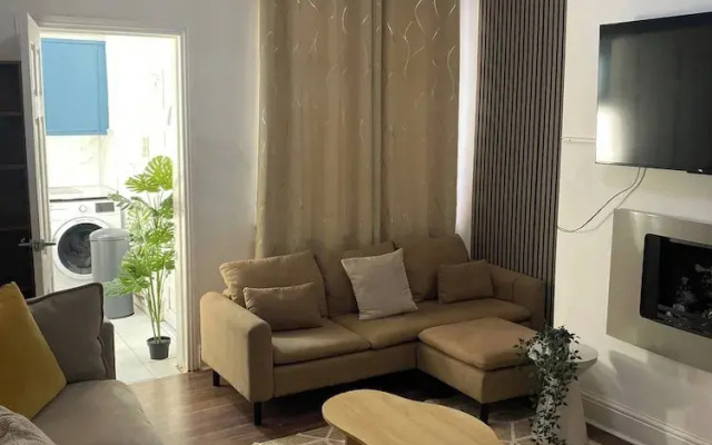 Modern Townhouse-free Parking-game Room-w-ifi