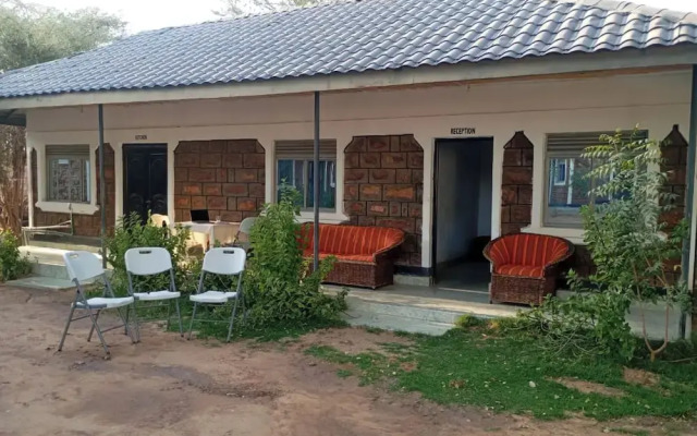 Naap Hotel & Guest House