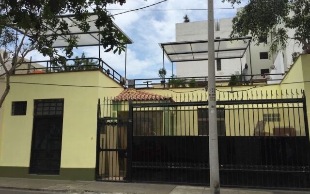 Hostal Alpes Lima
