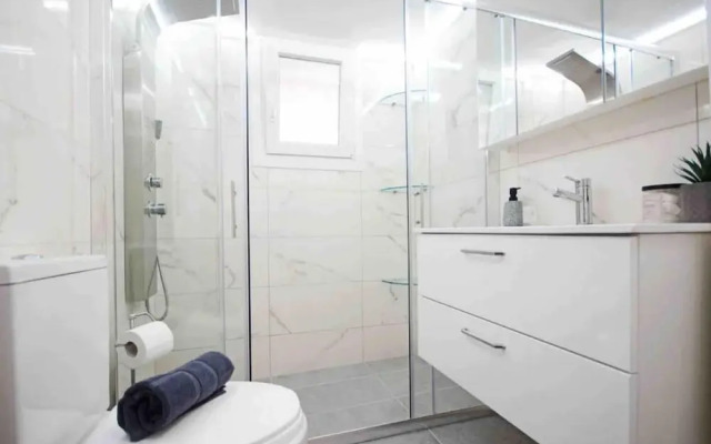 Alkuoni lux Flat at P Faliro