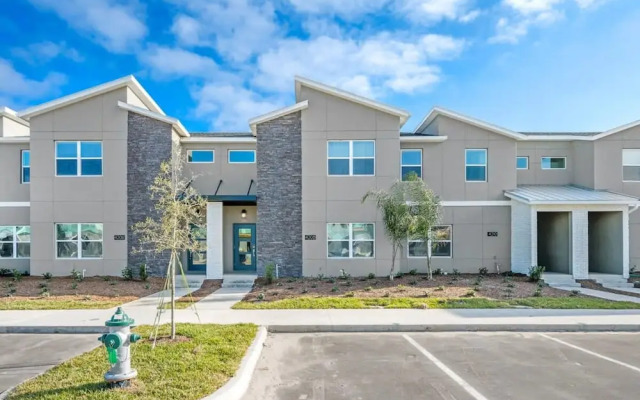 Stunning Themed Home Private Pool Ideal Location
