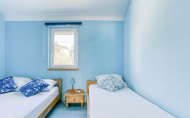 Lovely Apartment in Pirovac With Balcony