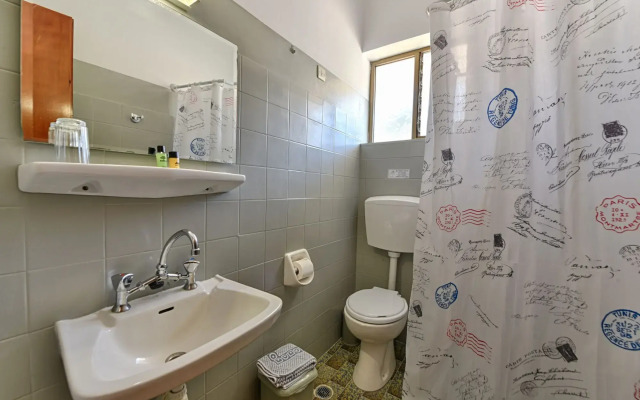 Ionis Hotel