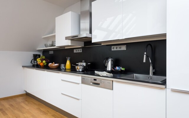 EMPIRENT Rose Apartments