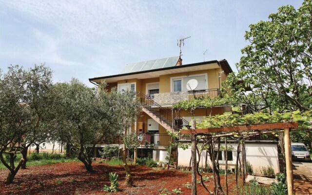 Awesome Home in Umag With Wifi and 2 Bedrooms