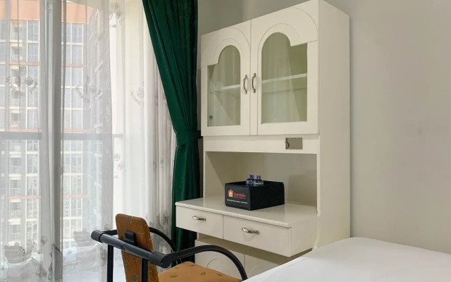 Minimalist And High Floor Studio Room At Gold Coast Apartment – Guest Rooms – Jakarta