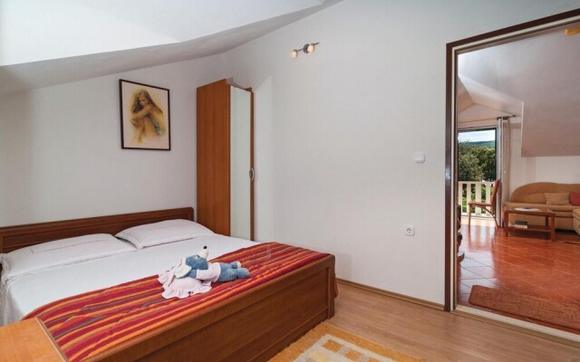 Stunning Home in Pucisca With 3 Bedrooms and Wifi