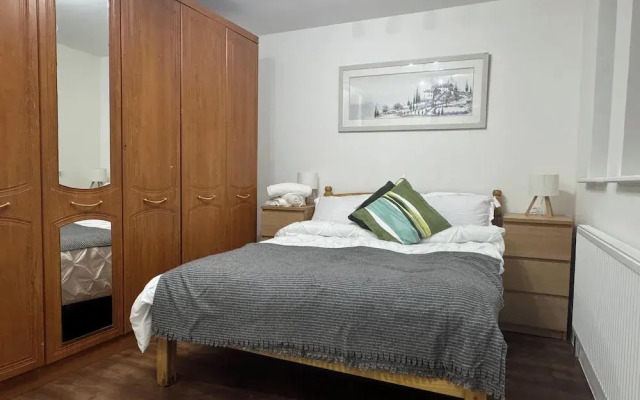 Contemporary 2bed House With Parking