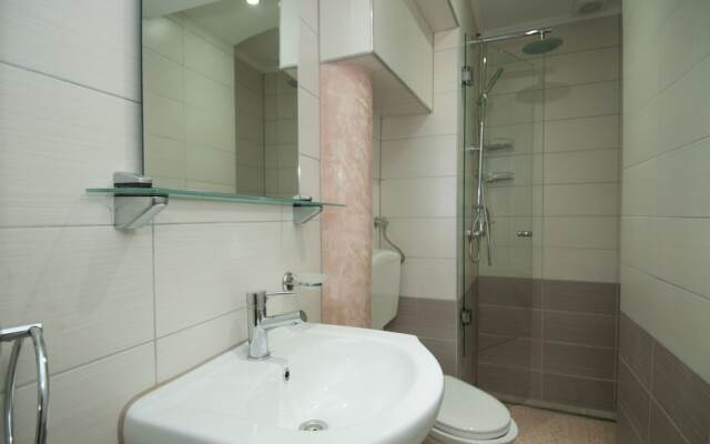 Apartments Tomic A8