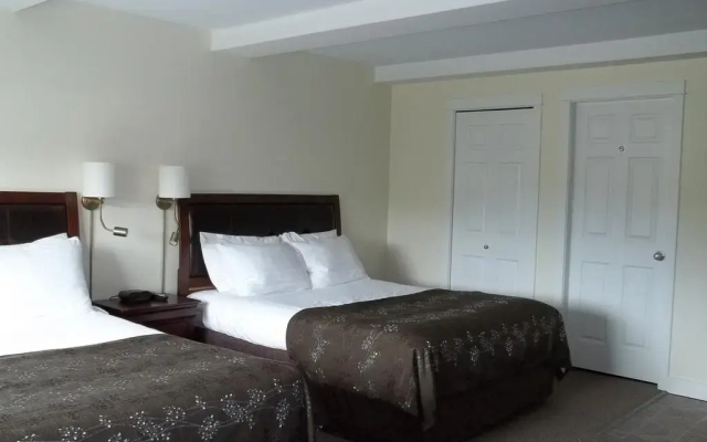 The Bayshore Waterfront Inn