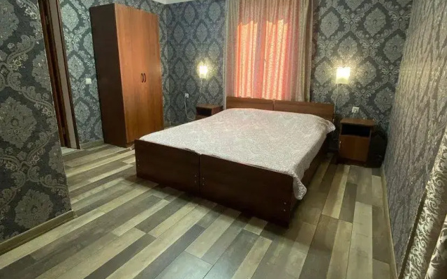 У светофора