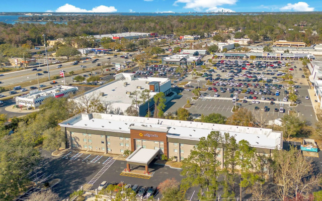 La Quinta Inn & Suites by Wyndham Jacksonville Mandarin