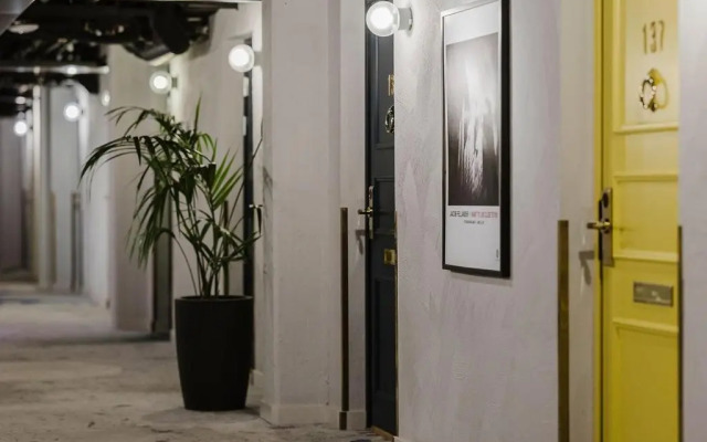 Hotel With Urban Deli