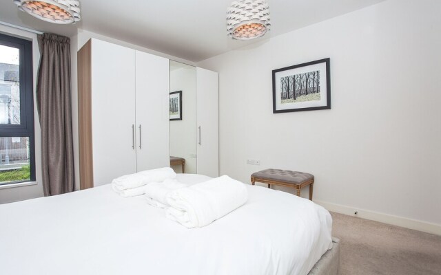 Beautiful Duplex Flat, sleeps 6, close to tube