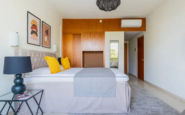 Studio Apartment With Balcony and Garden View
