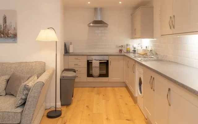 Crescent House Apartments