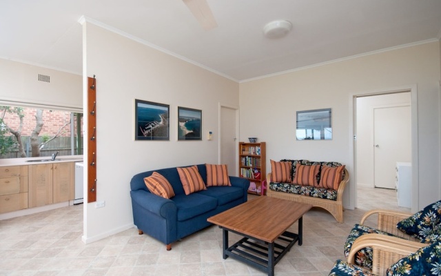 Sandy Shores, 18 Corlette Point Road – Guest Rooms – Corlette