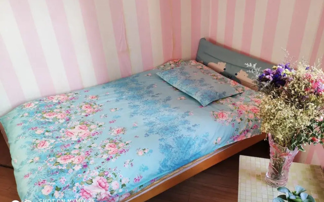 Kunming Harbor Home Hostel