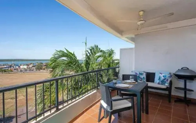 Horizons on Harry Chan Apartment