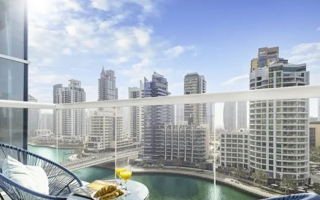 LUX  The Continental Marina Suite