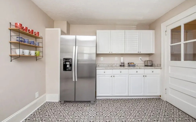 The Broadfoot Bungalow