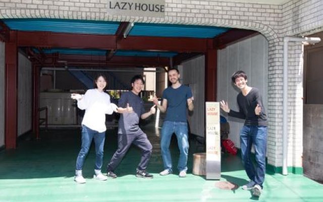 Lazy House - Hostel