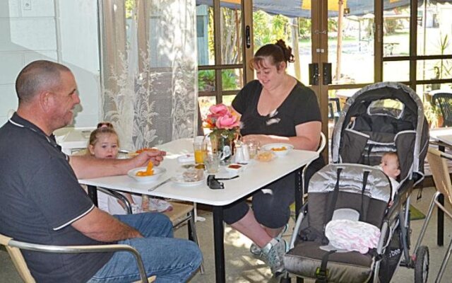 Beerwah Glasshouse Mountains Motel