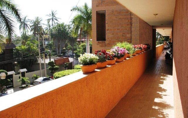 Condo Lola by Villas HK28