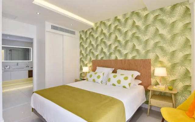 Apartment Mogan With Stunning Beach Views