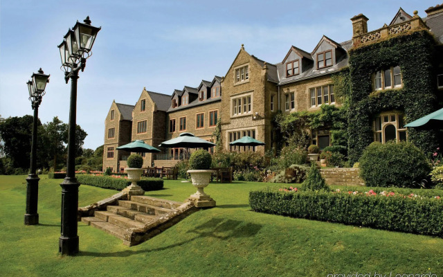 South Lodge Hotel