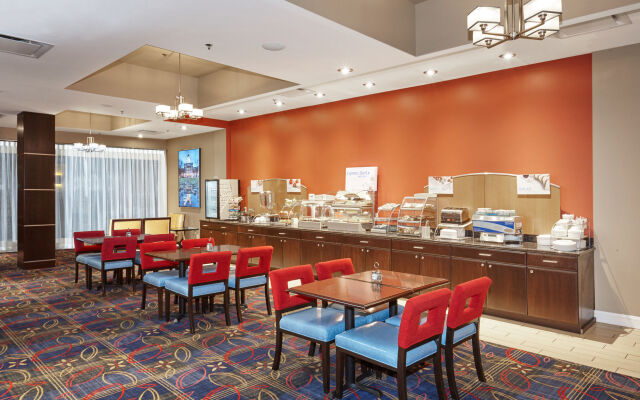 Holiday Inn Express Hotel & Suites Columbia Univ Area-Hwy 63, an IHG Hotel