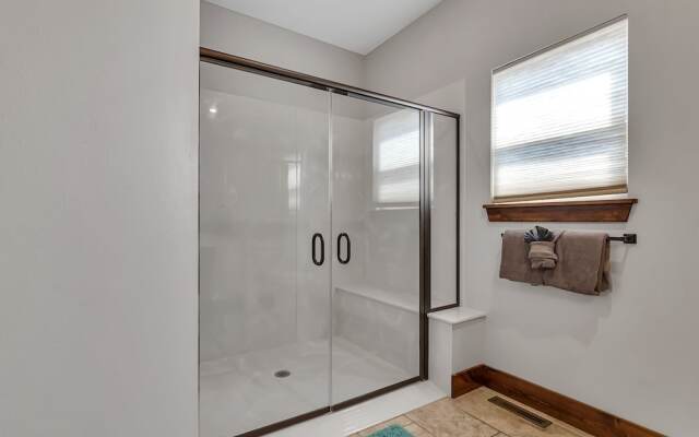 Rockwood Lake Lodge 7 Bedroom Home by RedAwning