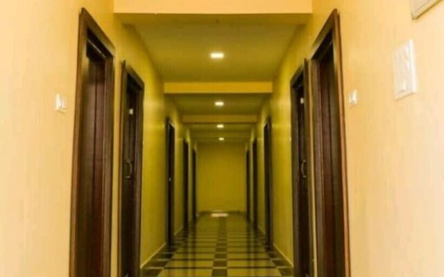 Iroomz Hotel Krishna Inn