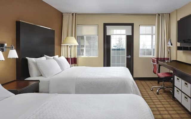 Four Points by Sheraton Hotel & Suites Calgary West