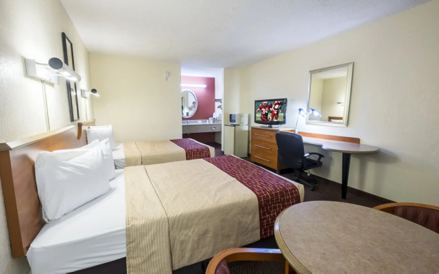 Red Roof Inn Clarksville