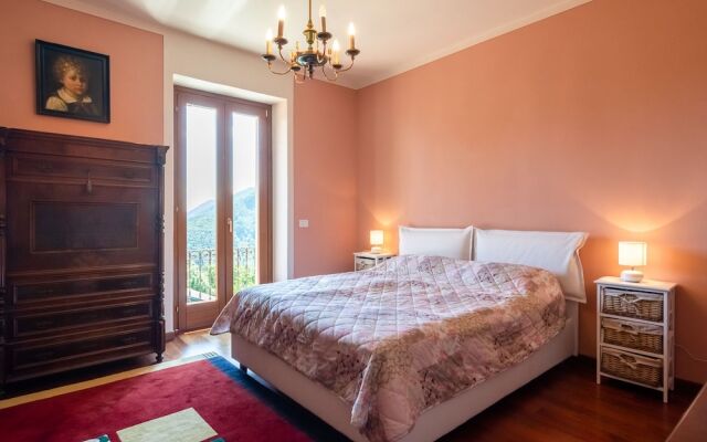 Villa With Private Pool and View of the Lake