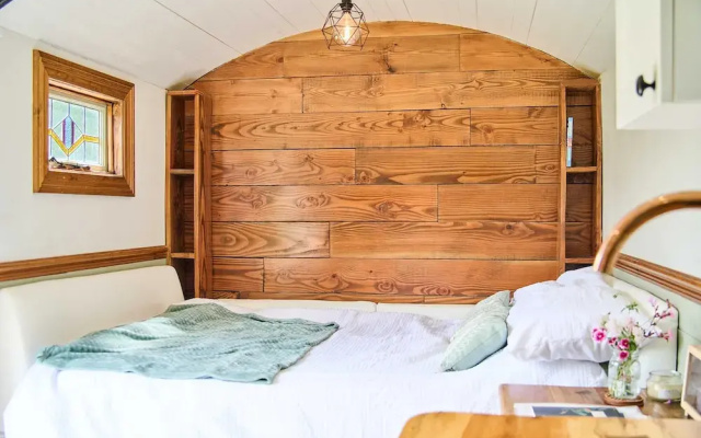 Host Stay Dipple Farm Shepherds Hut