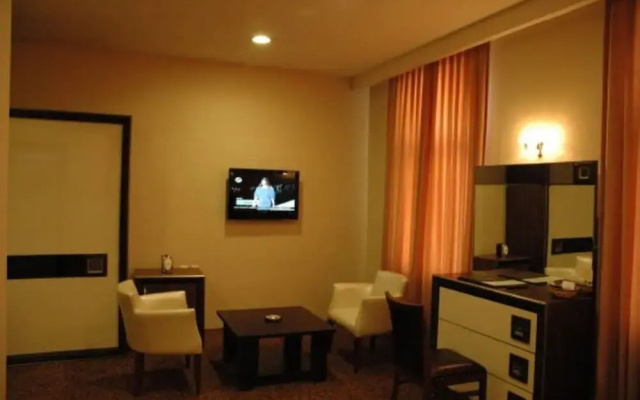 Grand Adanus Hotel