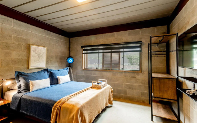 Triplex com Design Industrial em Itaipava | AIR A2