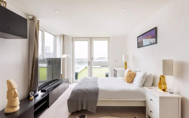 Stunning Brentford Penthouse
