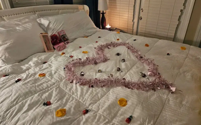 Kernersville Hot Tub  Pool  Arcade Gym Wifi Coffee