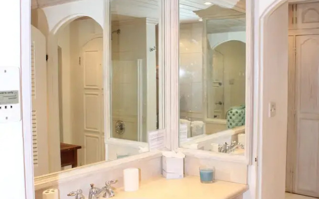 Glitter Bay Suites
