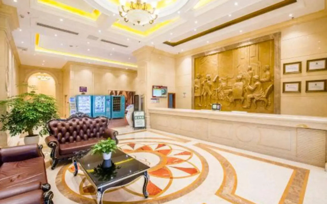 Vienna Hotel (Chongzhou High Speed Railway Station)