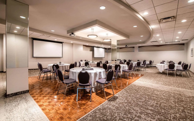 Clarion Hotel & Suites