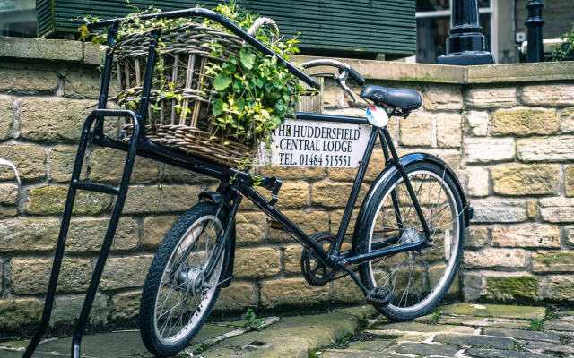 Huddersfield Central Lodge Hotel